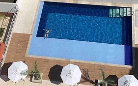 Apartamento Enseada Villa Di Fiori com piscina
